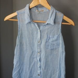 🔴 Sleeveless button up 🔴